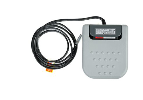 Pedal médico cableado (incluido)